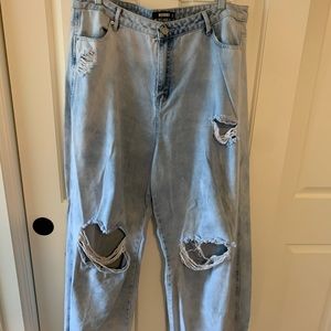 Missguided Light Washed Boyfriend Jeans with Distressing